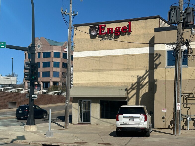915-925 1st St S, Saint Cloud, MN à louer - Photo du bâtiment - Image 3 de 8