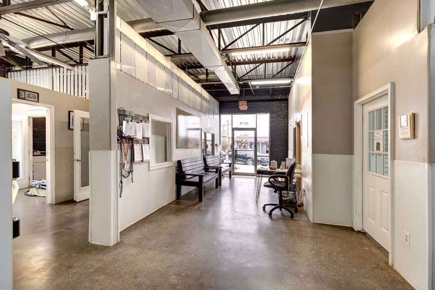 5918 Broadmoor St, Mission, KS for lease - Interior Photo - Image 2 of 20