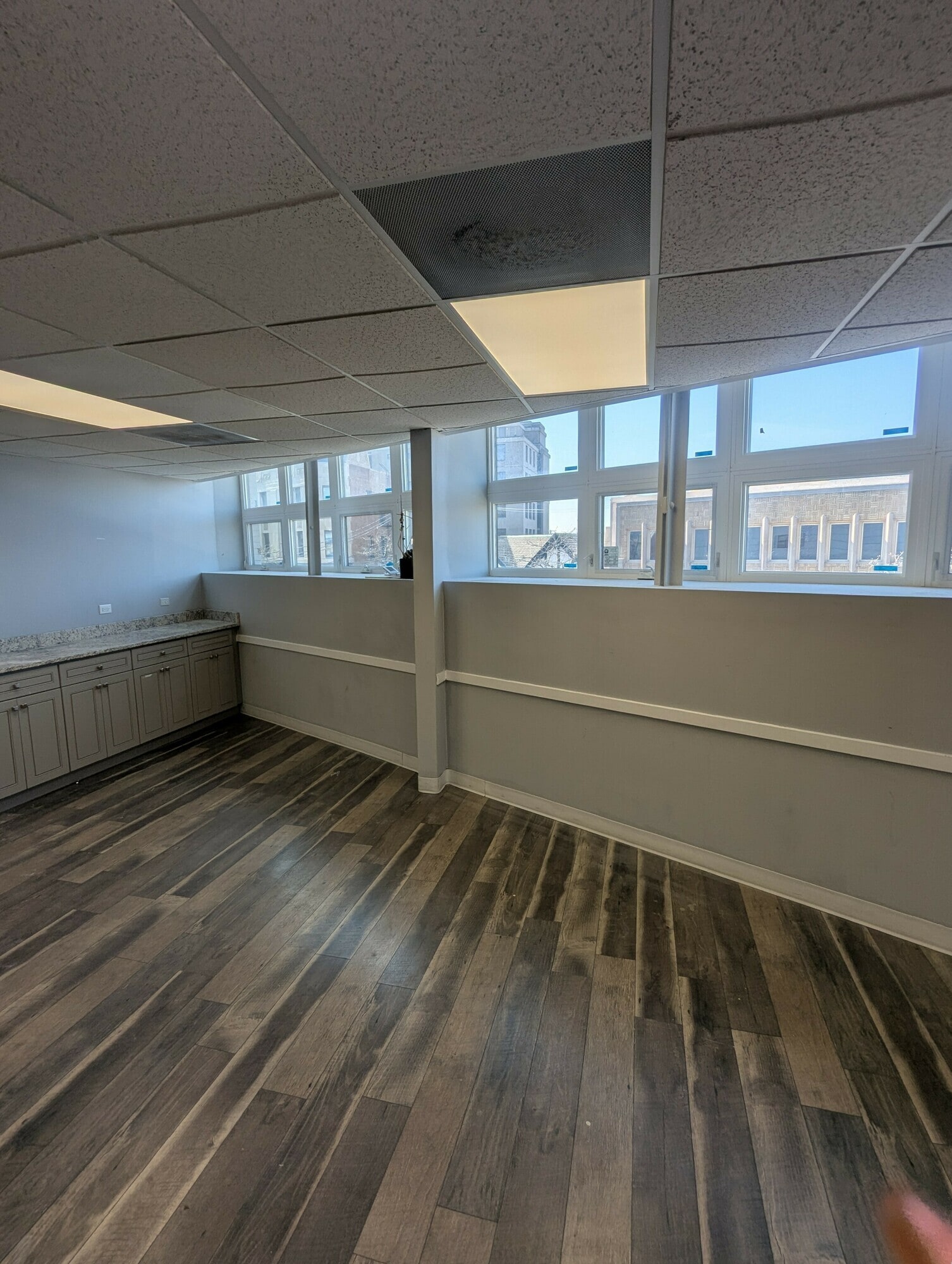 1893 Sheridan Rd, Highland Park, IL for lease Interior Photo- Image 1 of 3