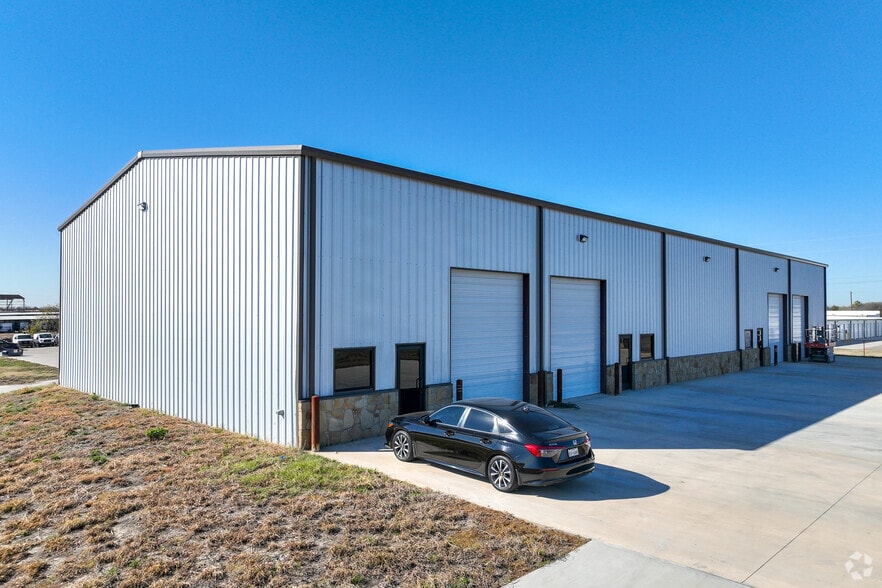 3044 Jessica Dr, Alvarado, TX for lease - Primary Photo - Image 1 of 4