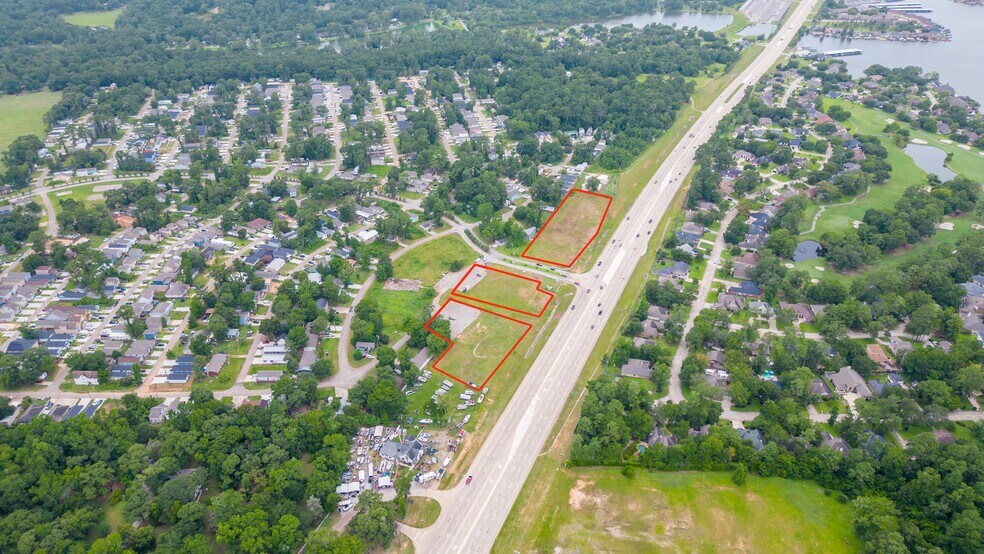 17100 Highway 105 W, Montgomery, TX à louer - Photo du bâtiment - Image 2 de 11