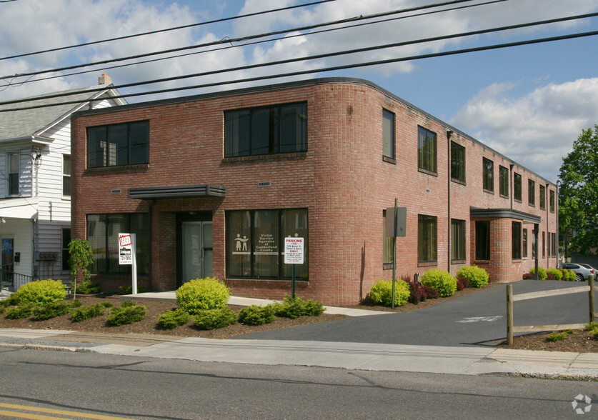 2120 Market St, Camp Hill, PA for lease - Building Photo - Image 2 of 3