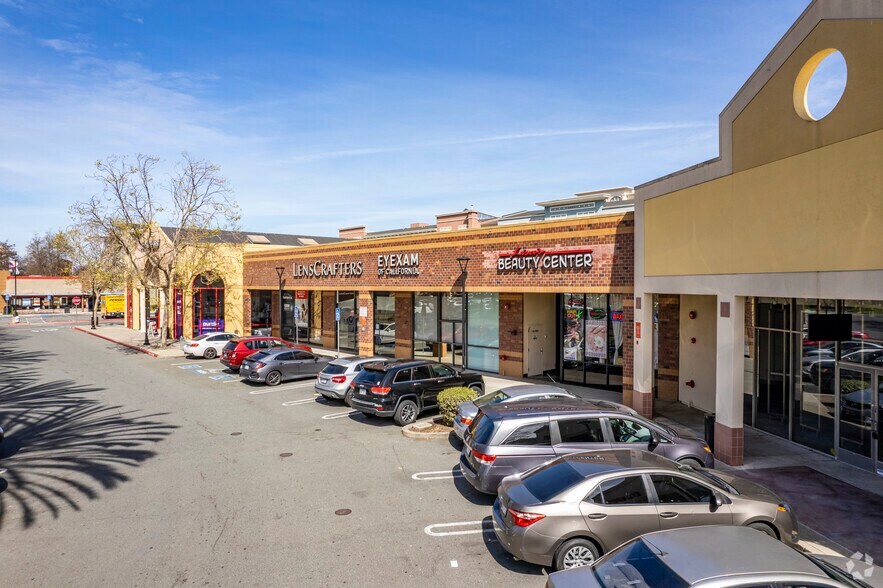 5717 Christie Ave, Emeryville, CA for lease - Building Photo - Image 2 of 3