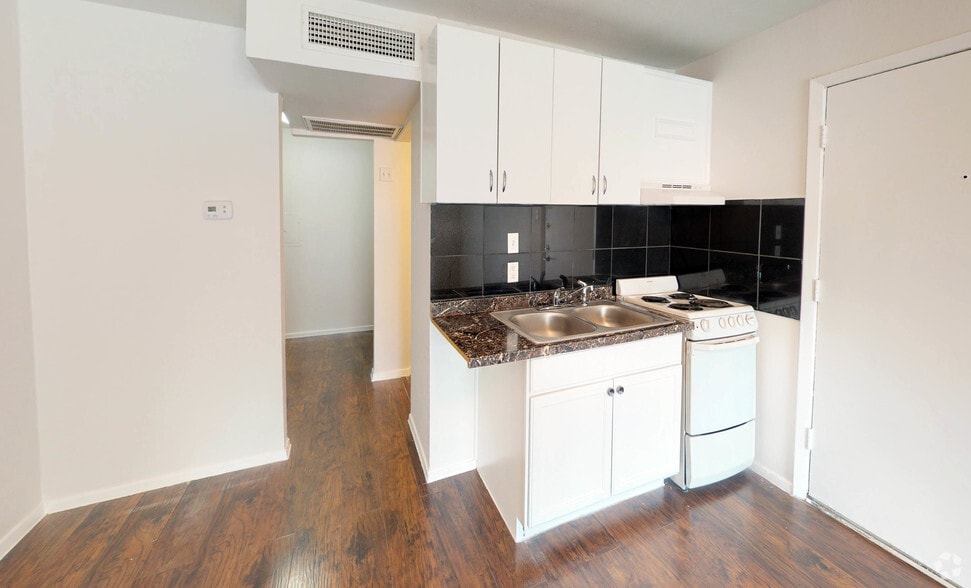 2722 Throckmorton St, Dallas, TX for sale - Matterport 3D Scan - Image 3 of 32