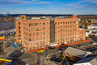 Plus de détails pour 701 River St, Troy, NY - Bureau à louer