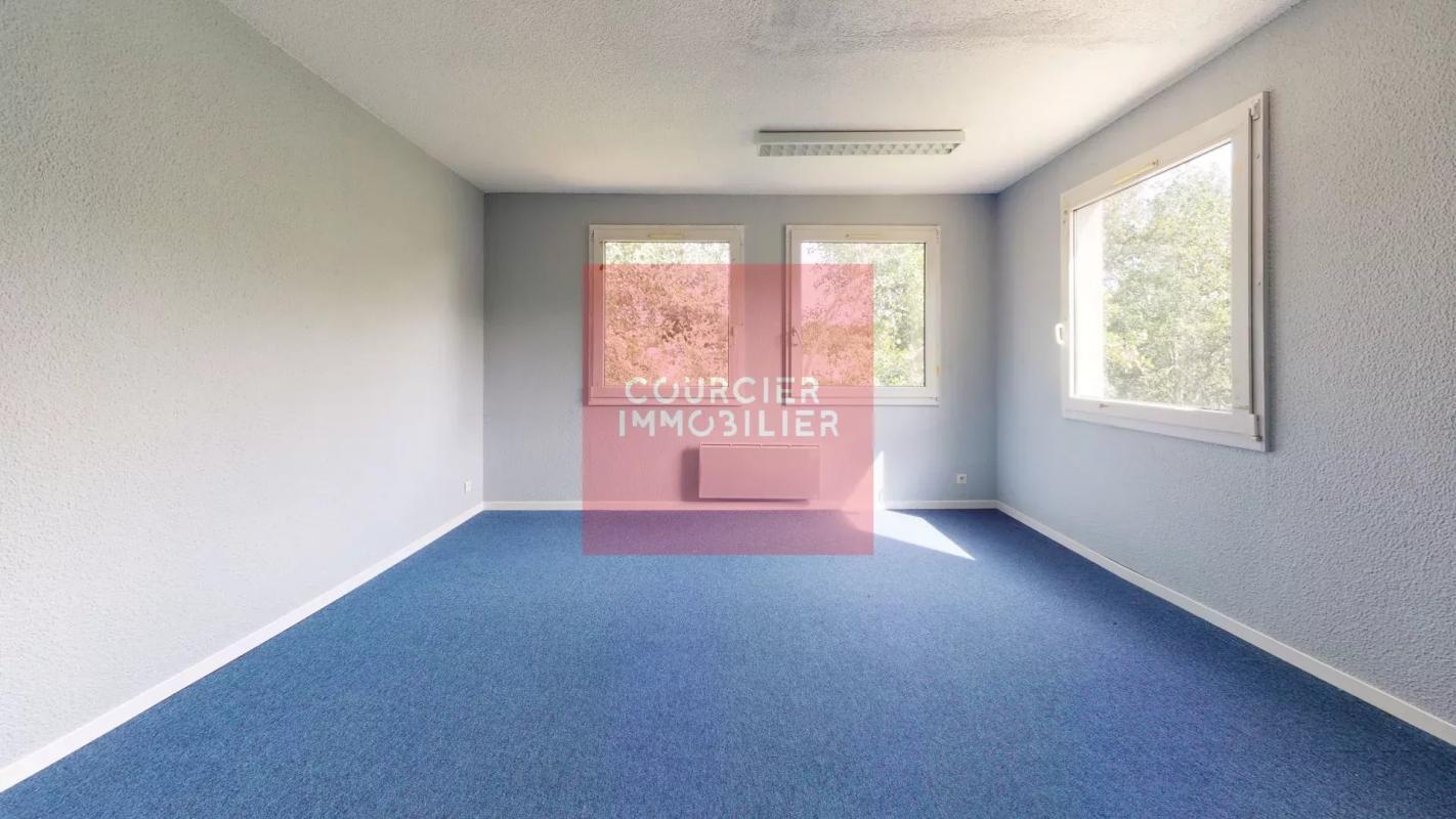 Office in Rambouillet for lease Interior Photo- Image 1 of 4