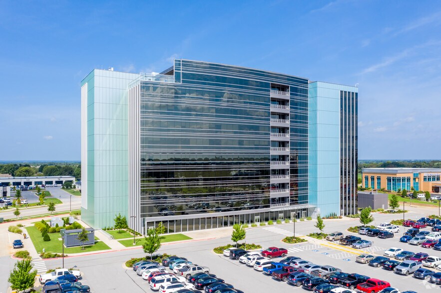 5100 W JB Hunt Dr, Rogers, AR à louer - Photo du bâtiment - Image 1 de 19