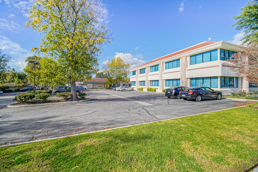 1965-1985 Yosemite Ave, Simi Valley, CA for lease - Building Photo - Image 1 of 8