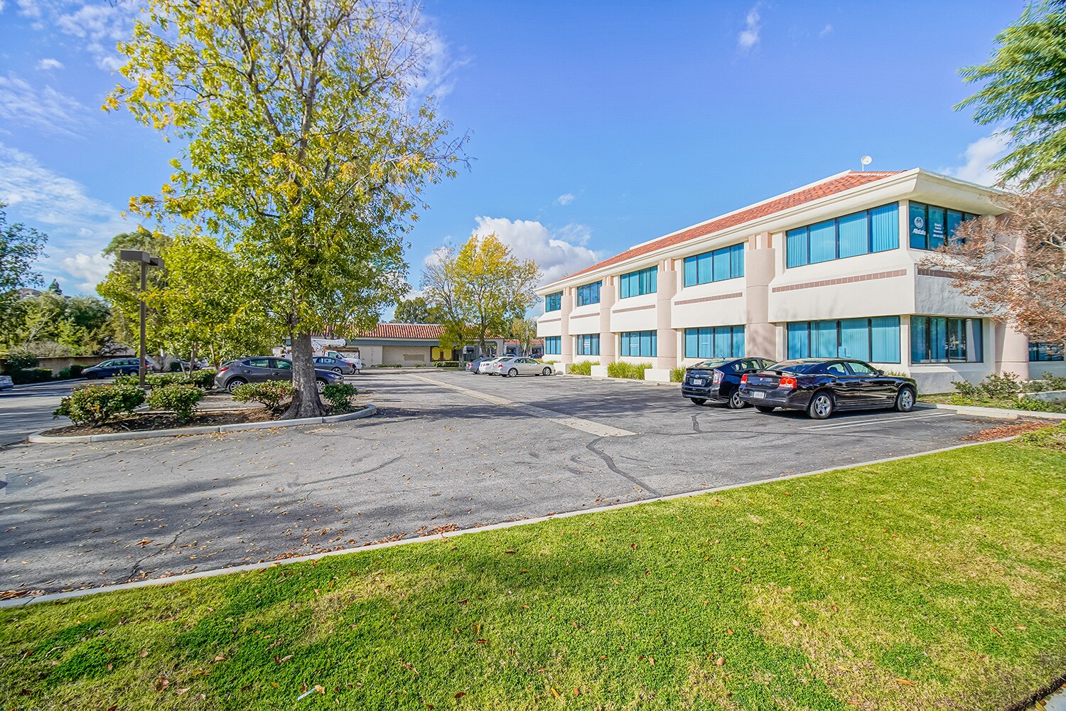 1965-1985 Yosemite Ave, Simi Valley, CA for lease Primary Photo- Image 1 of 8