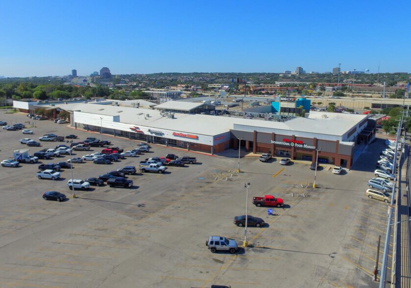 10004 Wurzbach Rd, San Antonio, TX à louer - Aérien - Image 1 de 10