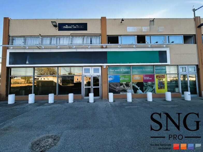 Retail in Vitrolles for lease - Building Photo - Image 1 of 6