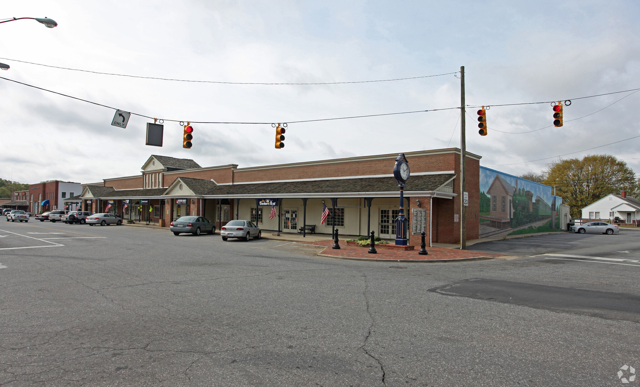 100-112 S Main St, Stanley, NC à louer Photo principale- Image 1 de 8