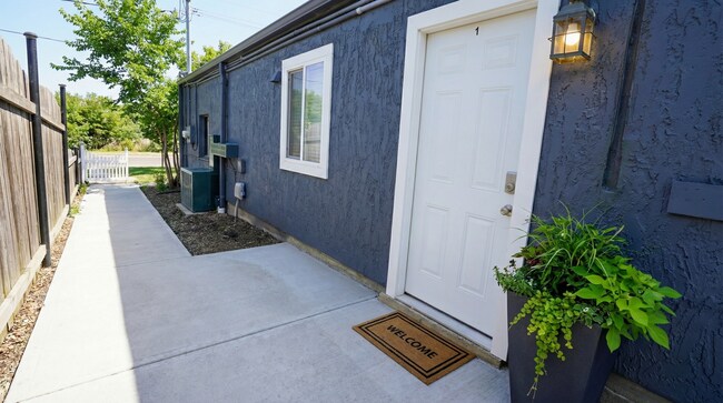 Plus de détails pour 39 Shade St, Cambridge, ON - Commerce de détail à louer