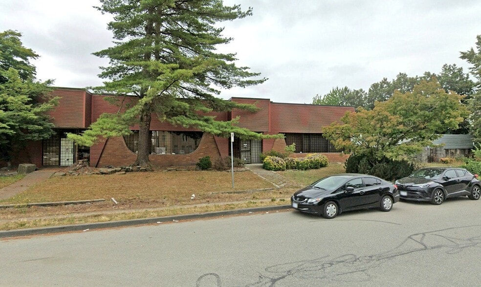 7405 Lowland Dr, Burnaby, BC for lease - Building Photo - Image 3 of 4