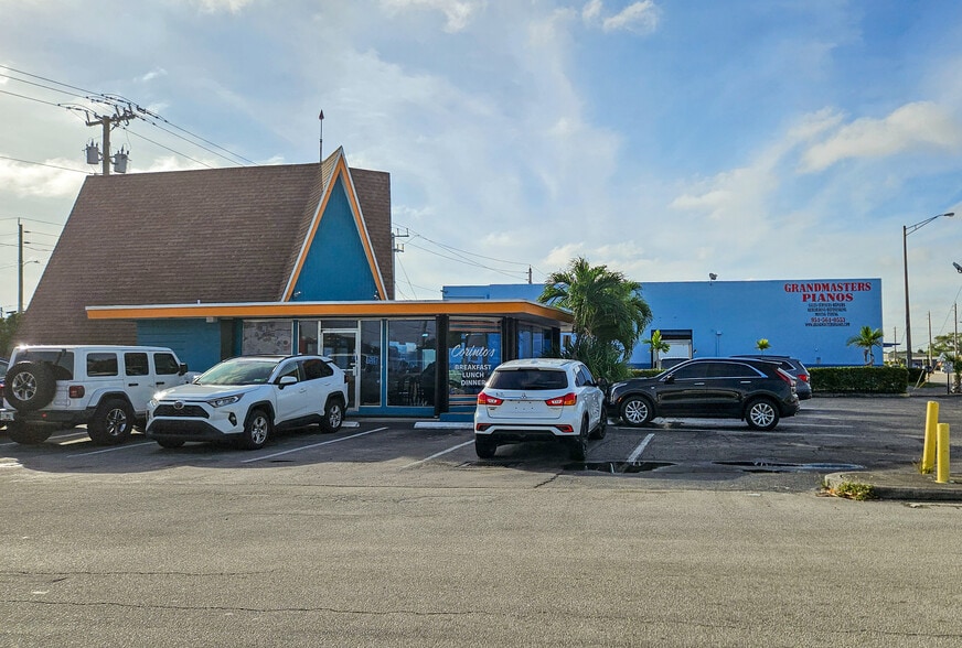 4390 N Dixie Hwy, Oakland Park, FL for sale - Building Photo - Image 3 of 4