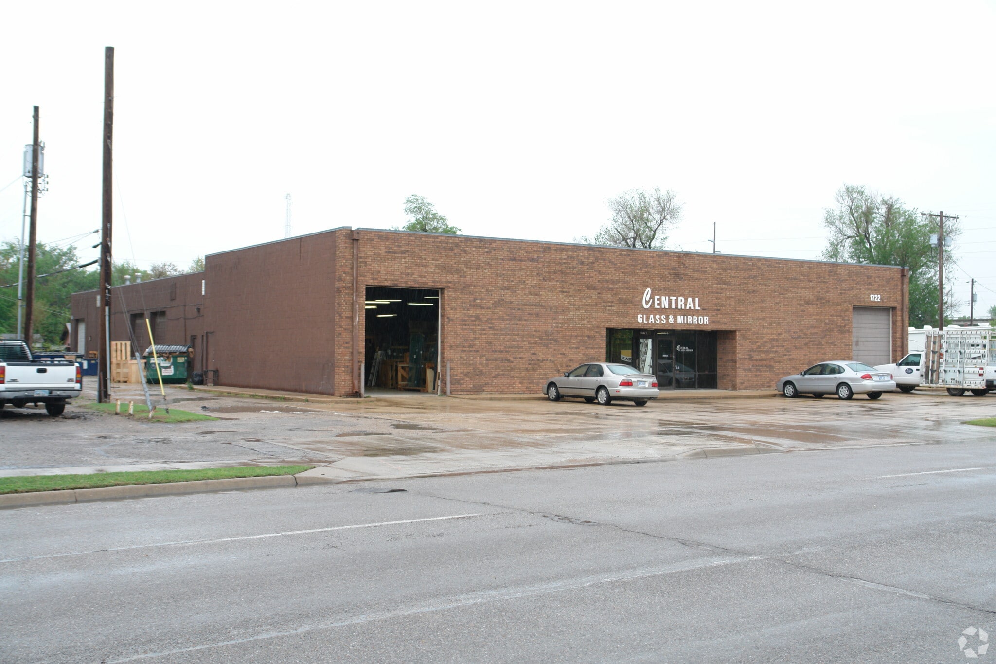 1722 E 2nd St, Wichita, KS for lease Primary Photo- Image 1 of 3