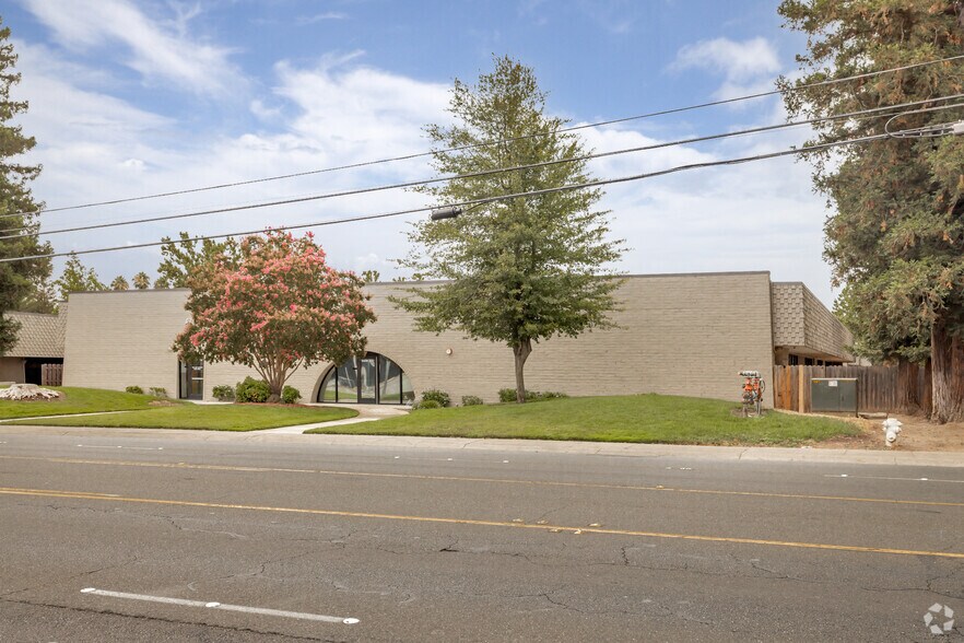 2424 Arden Way, Sacramento, CA for lease - Building Photo - Image 3 of 4