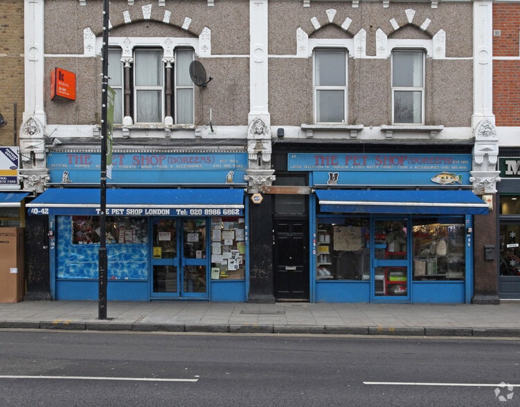 40-42 Amhurst Rd, London for lease - Building Photo - Image 3 of 3
