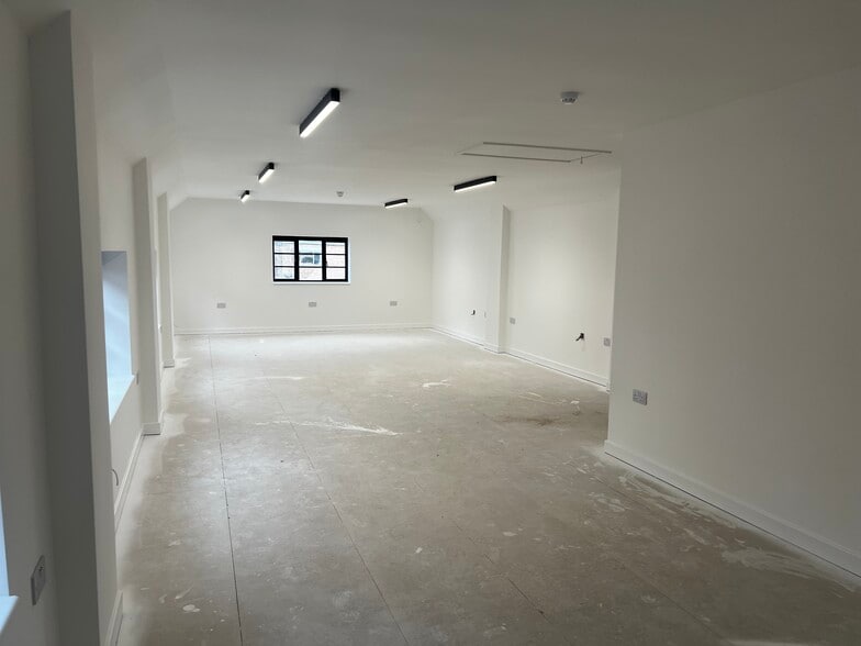 Bonds Ln, Biggleswade for lease - Building Photo - Image 2 of 3