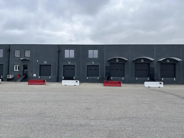 Flex in Corbas for lease - Building Photo - Image 3 of 22
