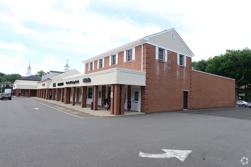 525 Cedar Hill Ave, Wyckoff, NJ for lease - Primary Photo - Image 1 of 6