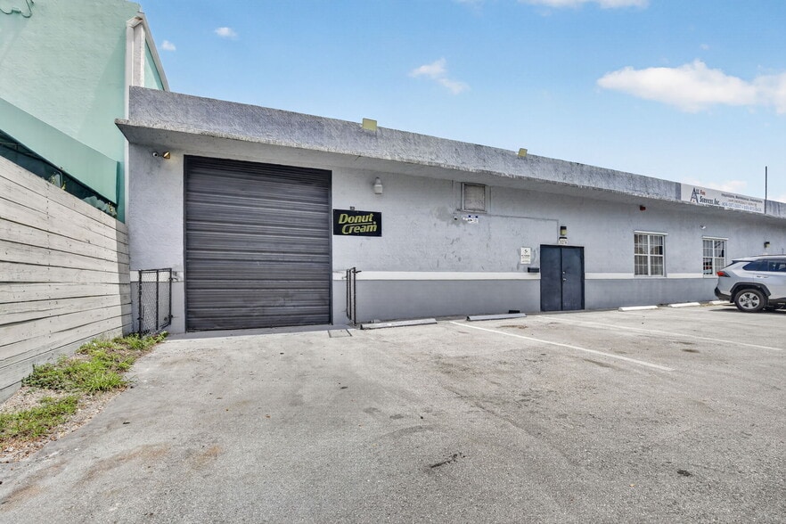 2027 Sherman St, Hollywood, FL for lease - Building Photo - Image 2 of 24