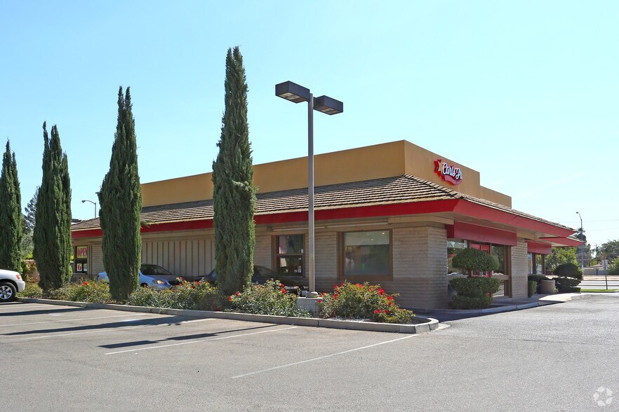 5007 E Mckinley Ave, Fresno, CA à vendre - Photo du bâtiment - Image 3 de 4