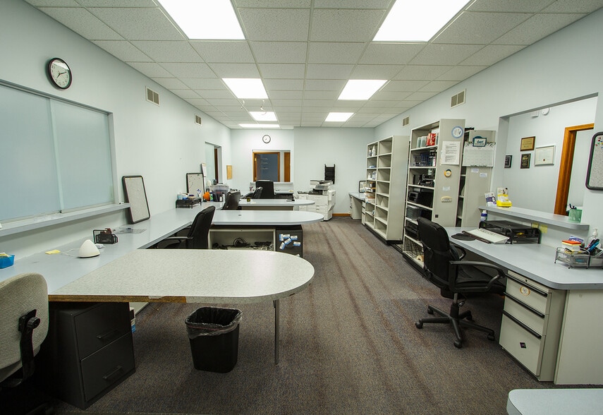 46 Davison Ct, Lockport, NY for sale - Interior Photo - Image 3 of 5