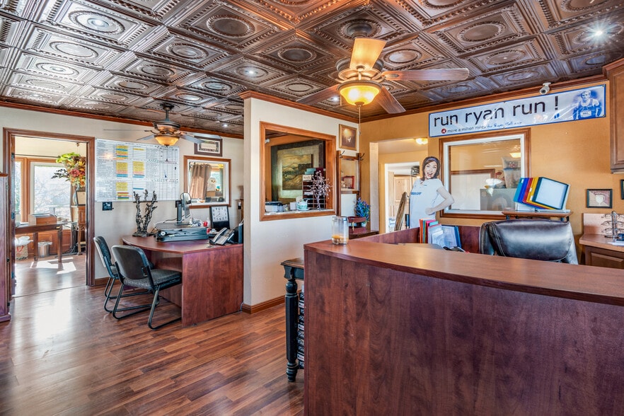 543 W County Line Rd, Calimesa, CA for sale - Interior Photo - Image 3 of 11