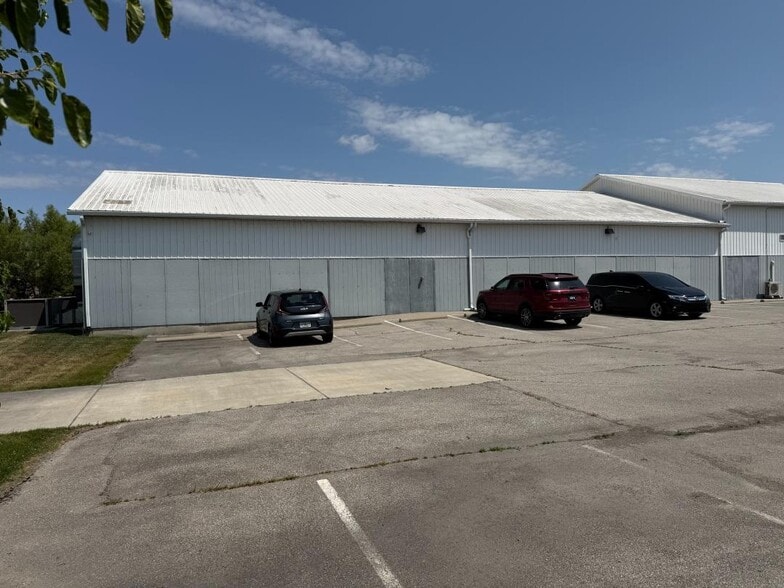 5311 Commerce Cir, Indianapolis, IN for sale - Building Photo - Image 3 of 12