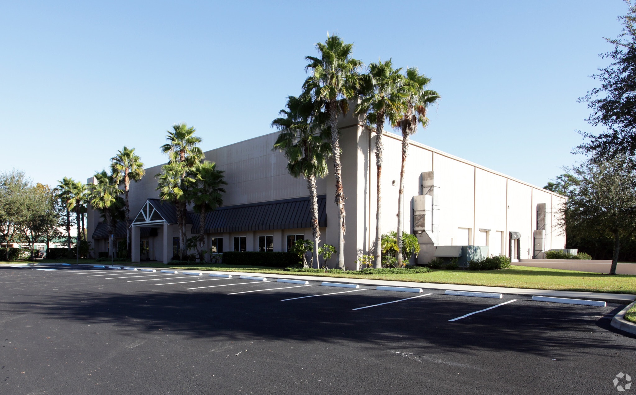 7321 Trade Ct, Sarasota, FL for lease Primary Photo- Image 1 of 5
