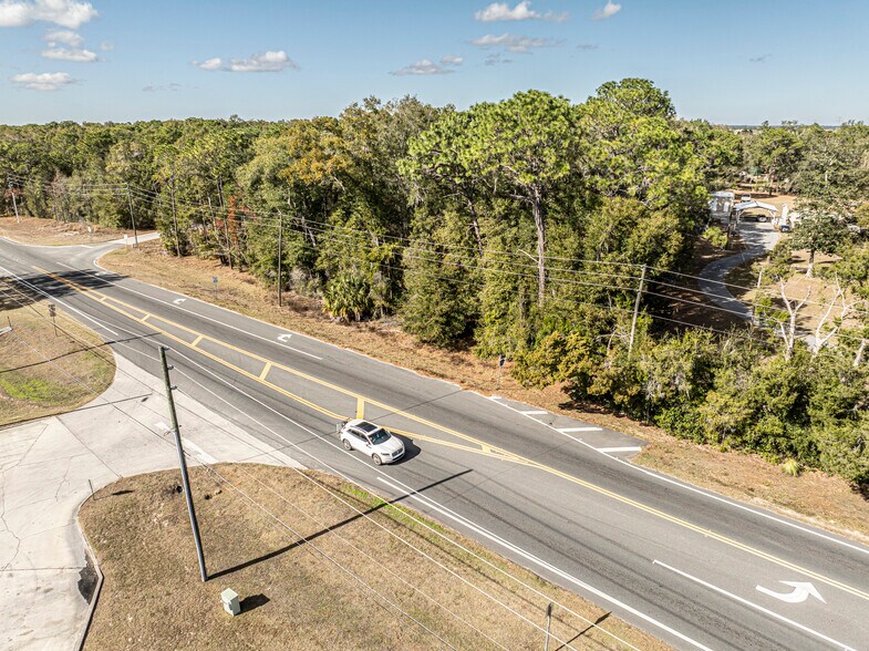 11125 SE 75th Ct, Belleview, FL à vendre - Photo du bâtiment - Image 2 de 11