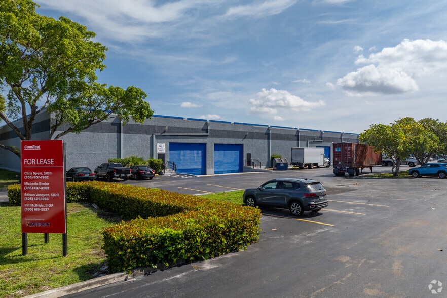 1600 NW 159th St, Miami, FL for lease - Building Photo - Image 2 of 6