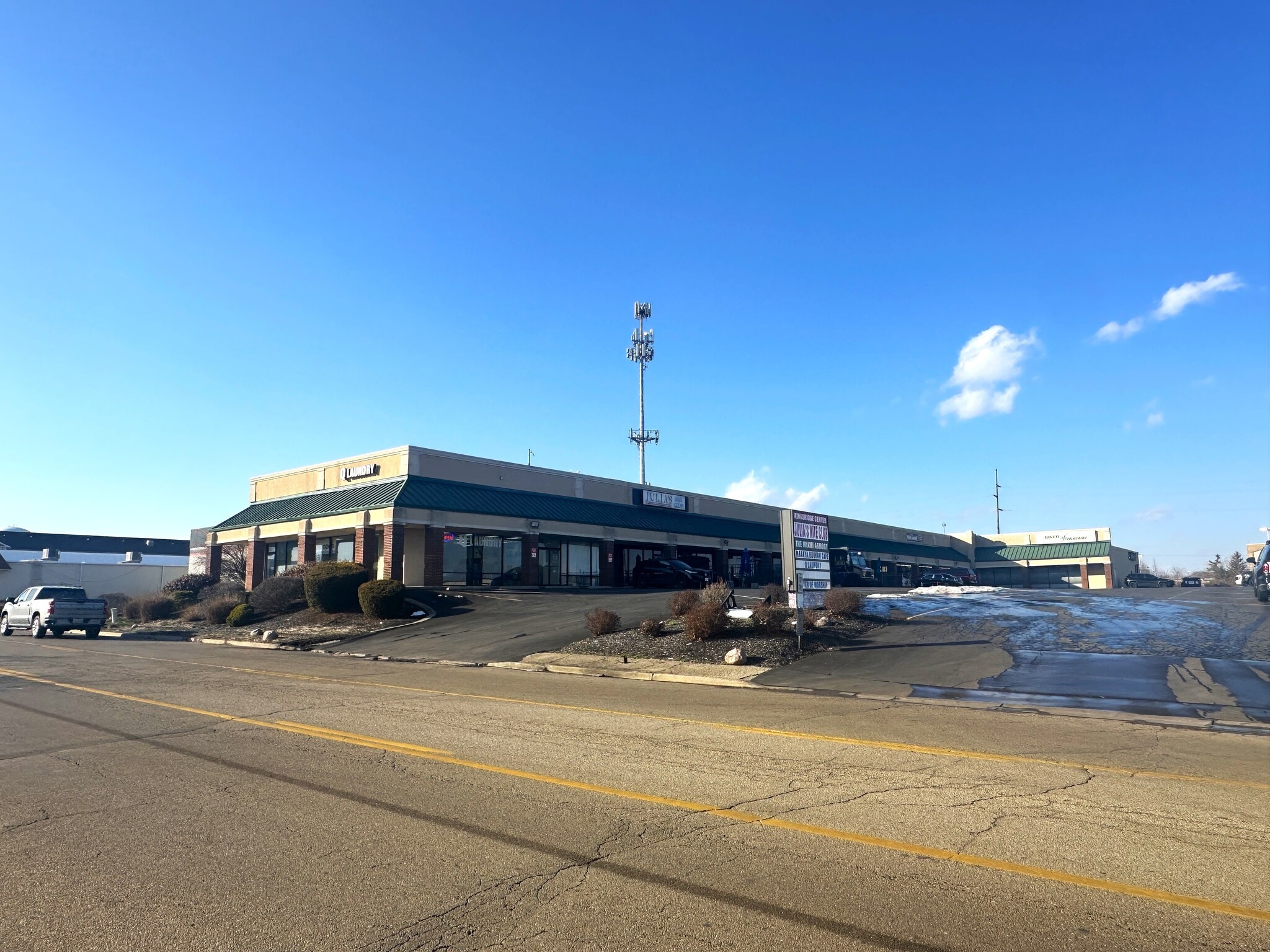 8935-8947 Kingsridge Rd, Dayton, OH for lease Primary Photo- Image 1 of 8