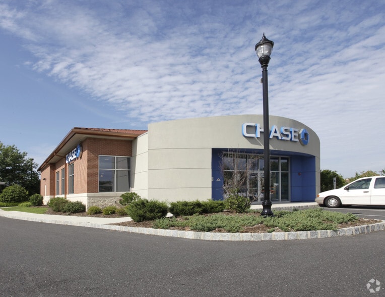 955 Highway 33, Hamilton, NJ for lease - Building Photo - Image 2 of 3