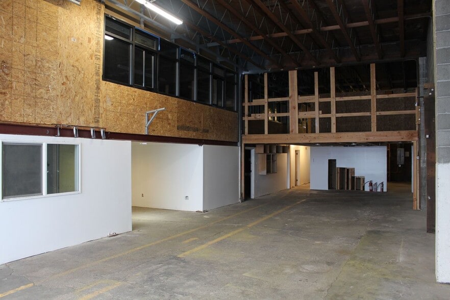2220 N Pacific St, Seattle, WA for lease - Interior Photo - Image 2 of 5
