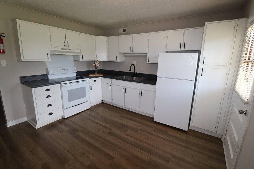 118 Broadhurst Rd, Jacksonville, NC à vendre - Photo du bâtiment - Image 2 de 12