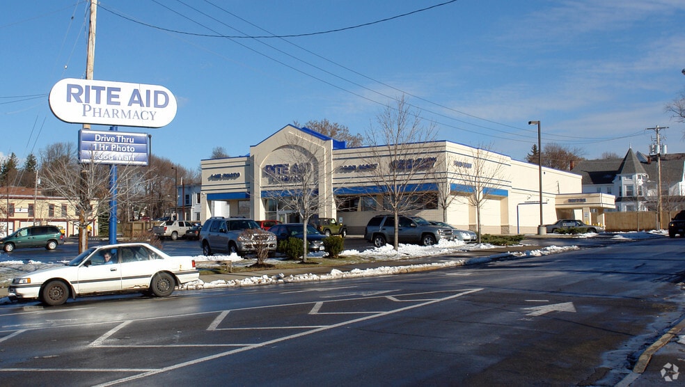 172 N Main St, Gloversville, NY for lease - Building Photo - Image 2 of 2