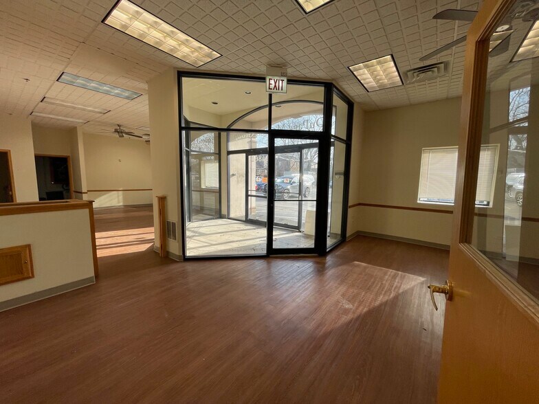 4861 W 95th St, Oak Lawn, IL for lease - Interior Photo - Image 2 of 17