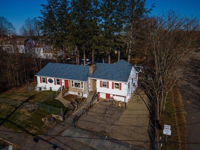 23 Randall Rd, Wrentham, MA à louer - Photo du bâtiment - Image 2 de 8