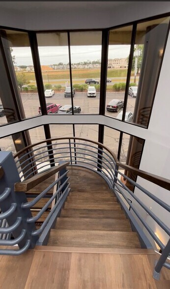 151 Highway 33, Manalapan Township, NJ à louer - Photo du bâtiment - Image 2 de 9