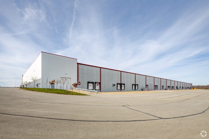 2450 Sweeney Dr, Clinton, PA for lease - Building Photo - Image 3 of 11