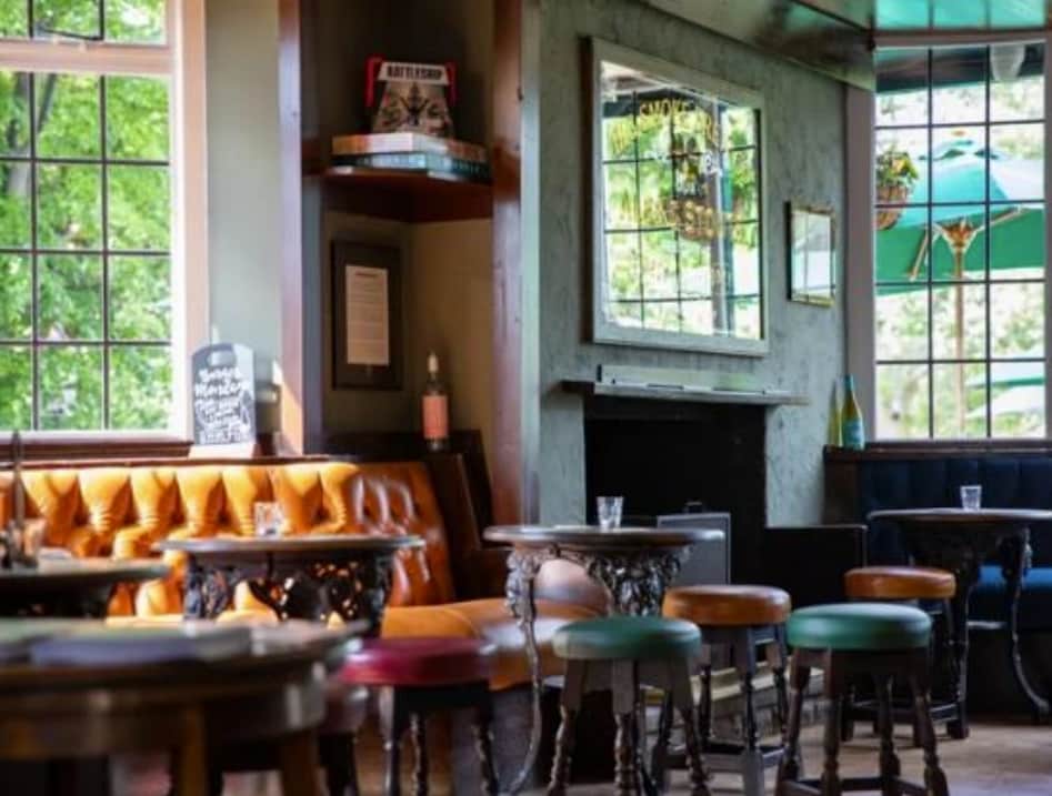 130-132 Hersham Rd, Walton On Thames for lease Interior Photo- Image 1 of 3