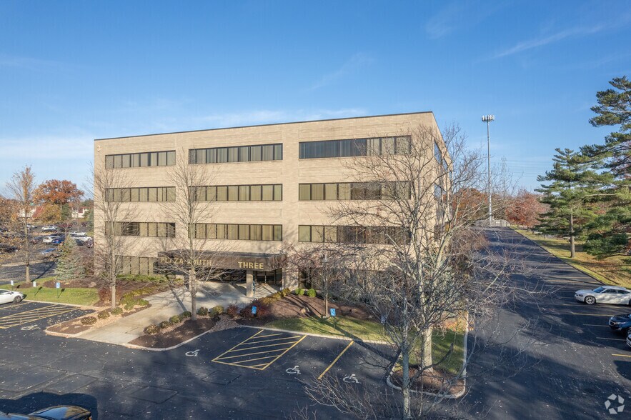 7271 Engle Rd, Middleburg Heights, OH for sale - Building Photo - Image 3 of 14