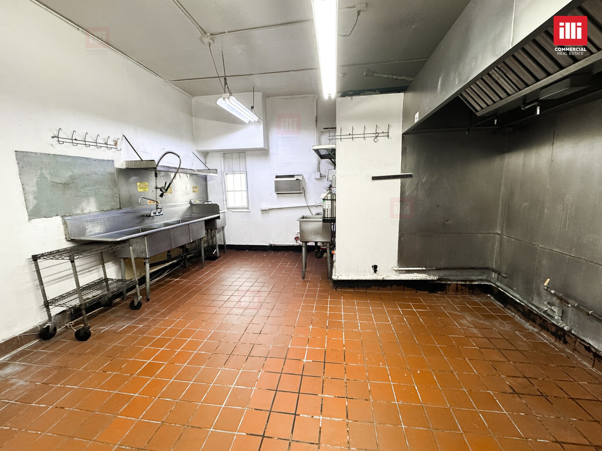 14525-14529 Vanowen St, Van Nuys, CA for lease Interior Photo- Image 1 of 6