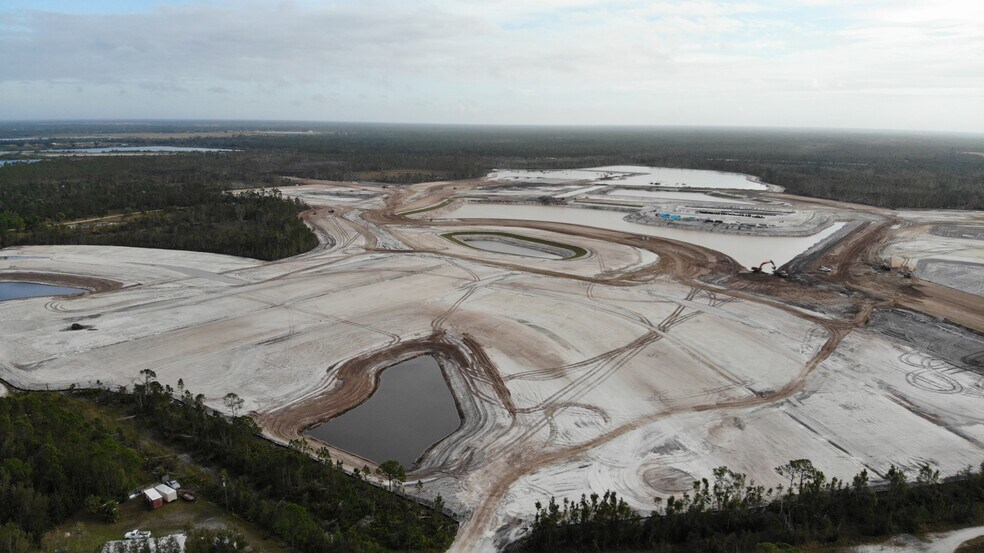 Tuckers Grade, Punta Gorda, FL à vendre - Photo du bâtiment - Image 2 de 4