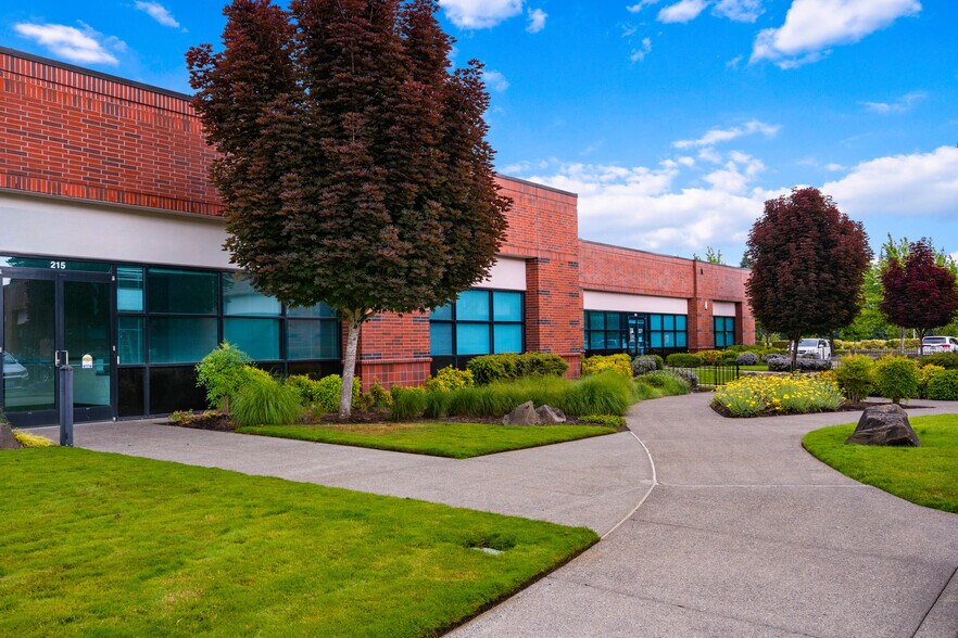 120 NE 136th Ave, Vancouver, WA à louer - Photo du bâtiment - Image 2 de 15