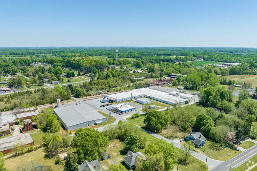 NNN Leaseback Industrial Carolina Core portefeuille de 7 propriétés à vendre sur LoopNet.ca - Photo du b timent - Image 1 de 27