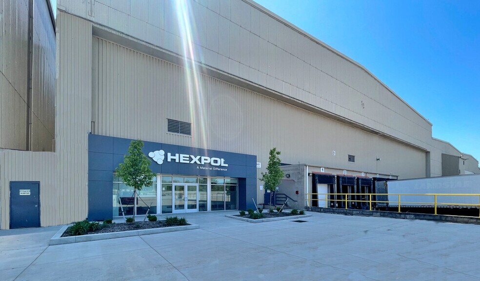 1461-1503 Exeter Rd, Akron, OH à louer - Photo du bâtiment - Image 1 de 1