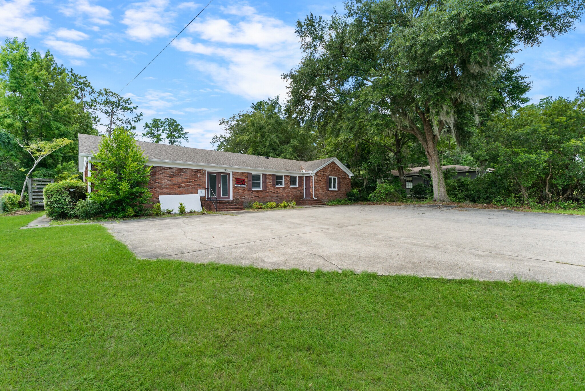 202 E General Stewart Hwy, Hinesville, GA à vendre Photo du bâtiment- Image 1 de 20